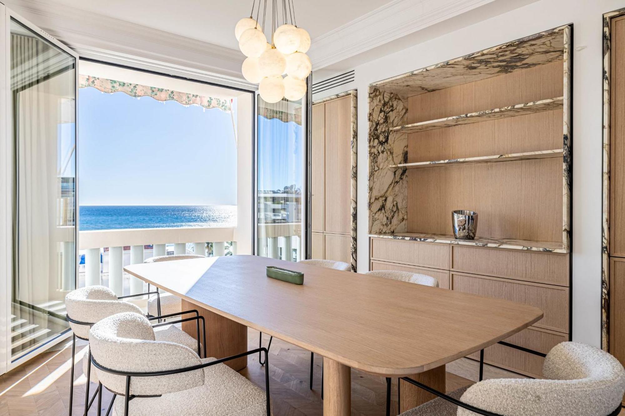 1974 - Luxurious 3 Bedrooms - Sea View & Parking Cannes