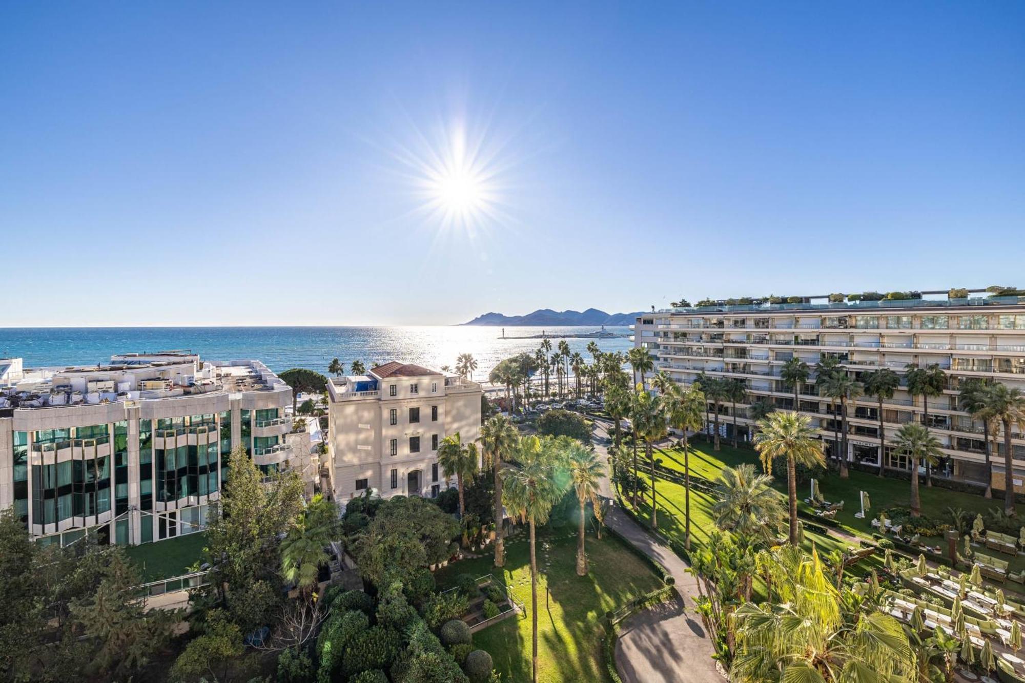 1974 - Luxurious 3 Bedrooms - Sea View & Parking Appartement Cannes