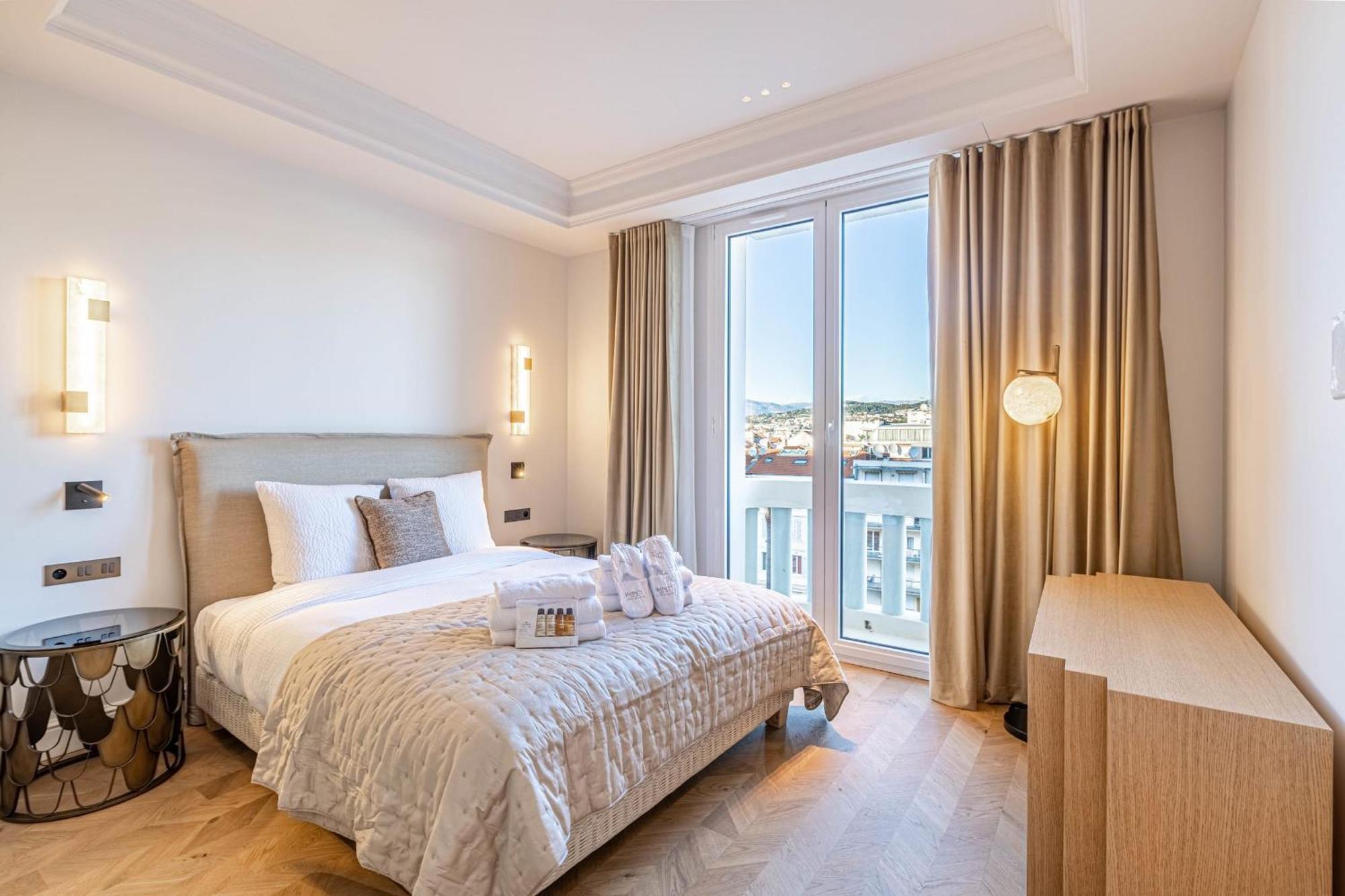Appartement 1974 - Luxurious 3 Bedrooms - Sea View & Parking Cannes