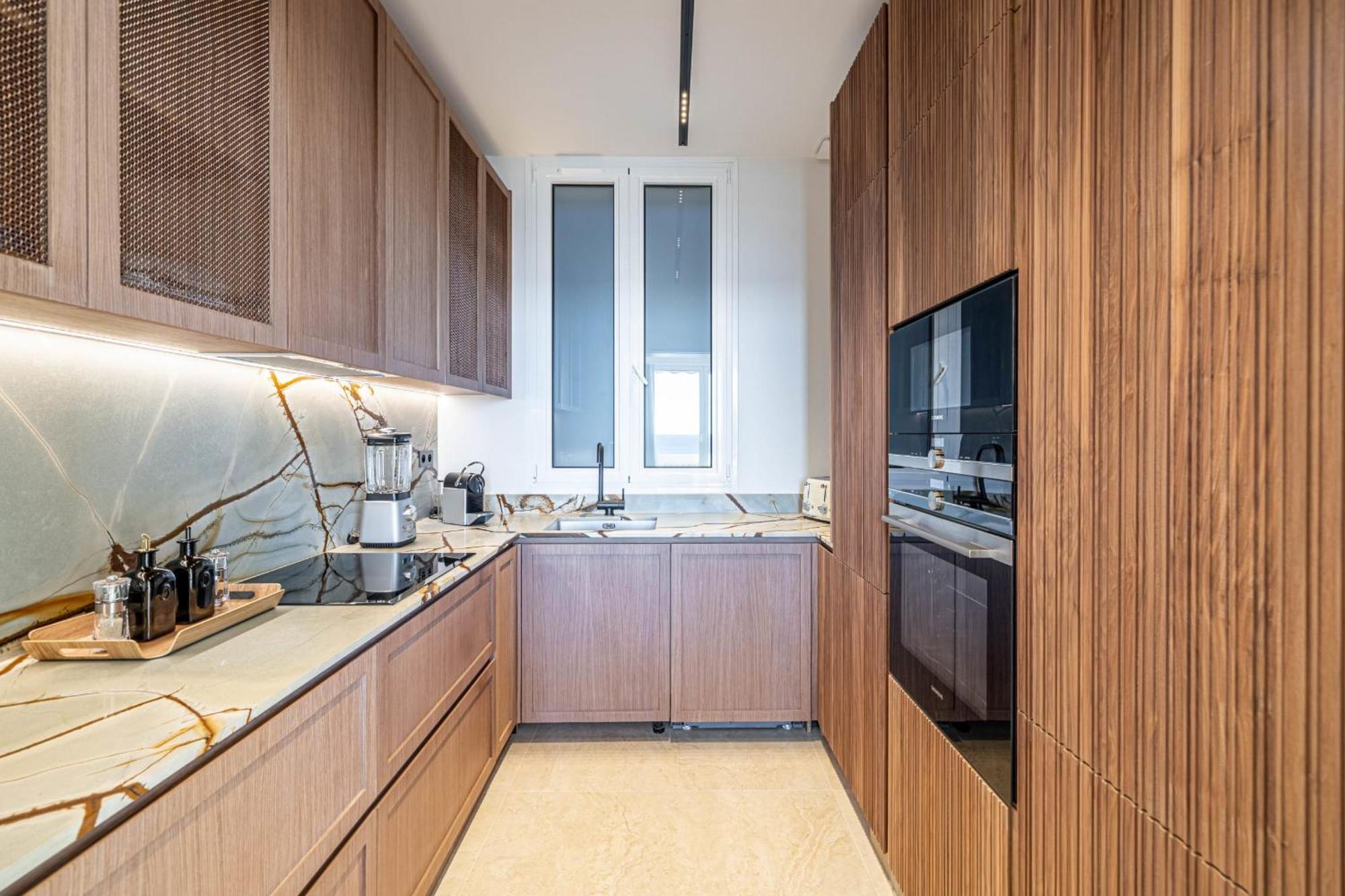 Appartement 1974 - Luxurious 3 Bedrooms - Sea View & Parking