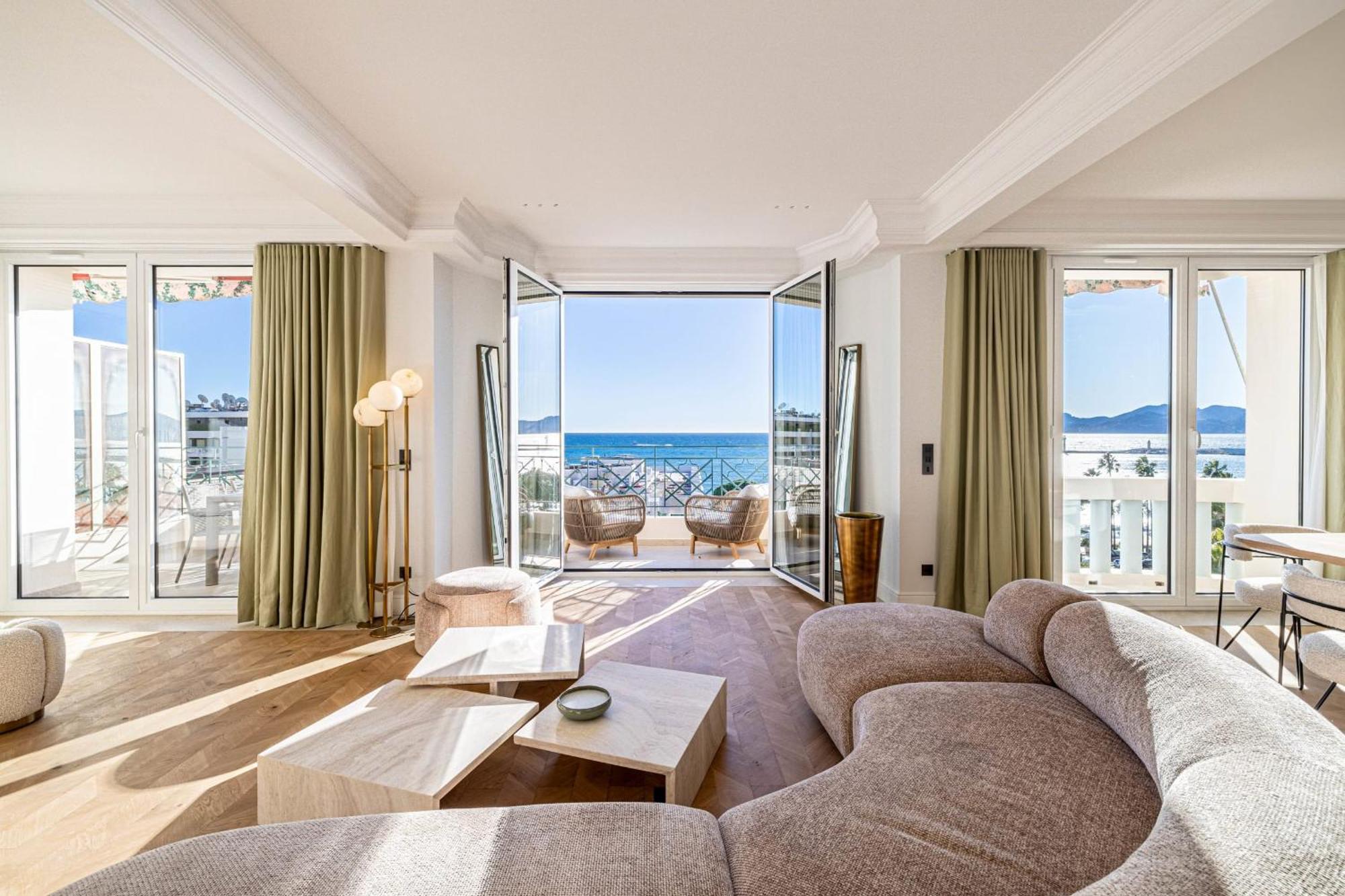 1974 - Luxurious 3 Bedrooms - Sea View & Parking Appartement Cannes
